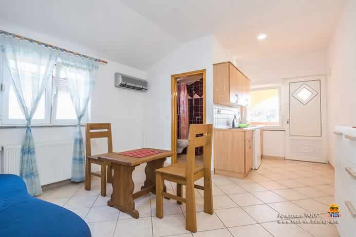 Apartmani Ana, Otok Vir