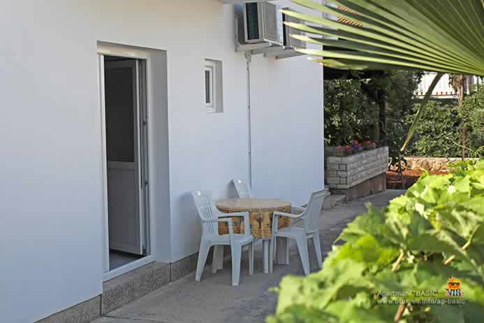 Apartmani Bašić, Otok Vir