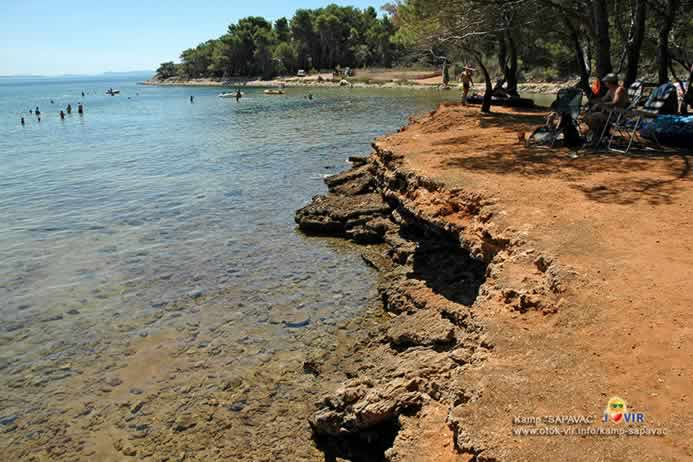 Kamp lolo otok Vir