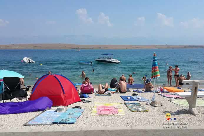 Rekviziti za sunčanje na plaži Bobovik