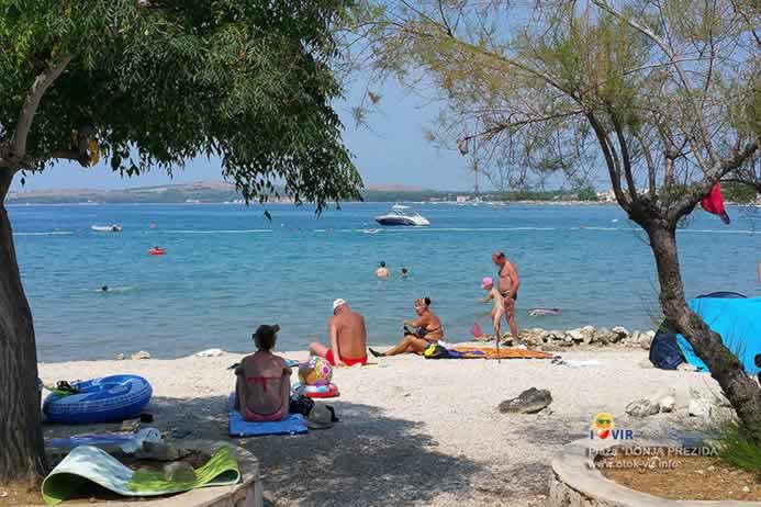 Duboka hladovina s pogledom na pučinu u mjestu Donja Prezida