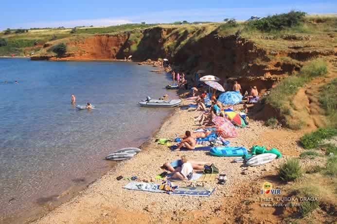 Sunčanje i kupanje na divljoj plaži