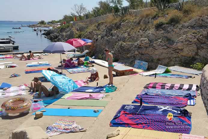 Turisti na plaži Kozjak