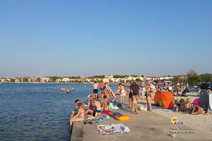 Sunčanje i kupanje na plaži