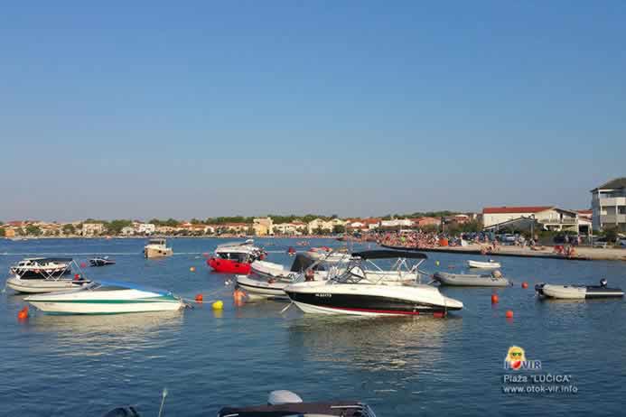 Vodena plovila usidrena u marini