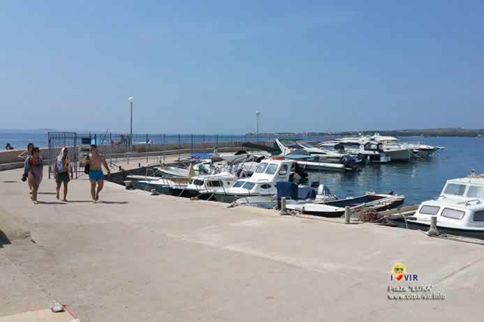 Marina s brodovima i brodićima