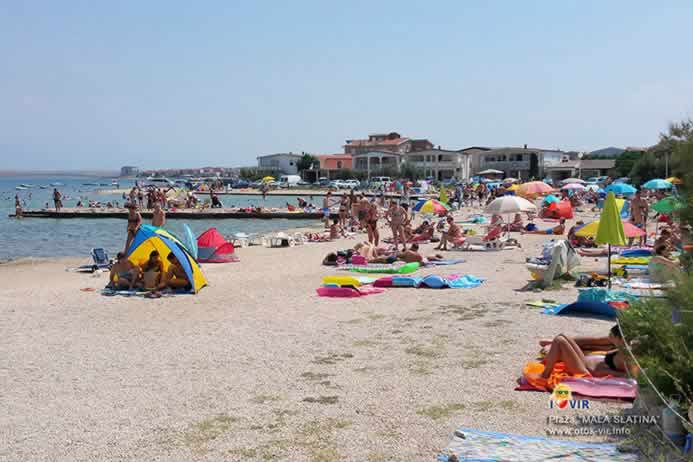 Sunčanje na plaži mala Slatina