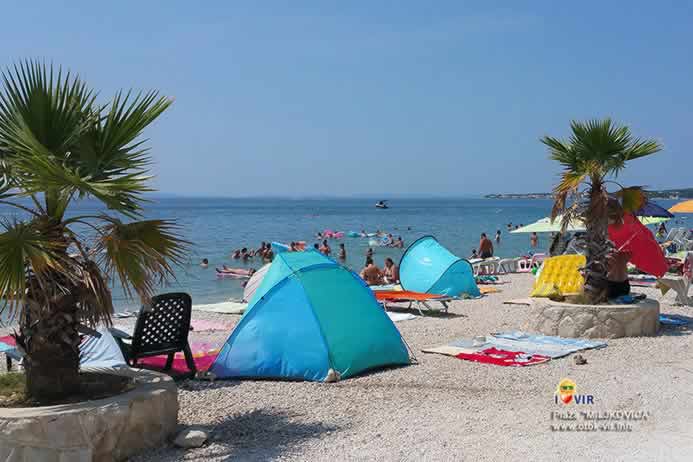 Kupanje i sunčanje na plaži uz pomno odabrane rekvizite