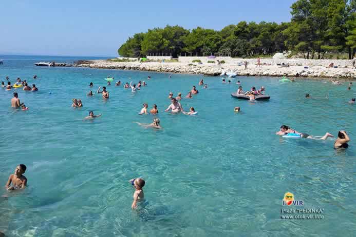 Kupanje na plaži Pedinka otok Vir