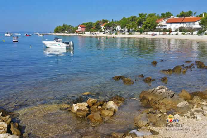 Kameno šlunčana plaža Site otok Vir