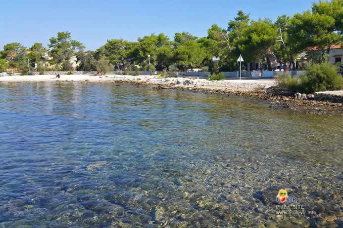 Kameno šlunčana plaža Site otok Vir