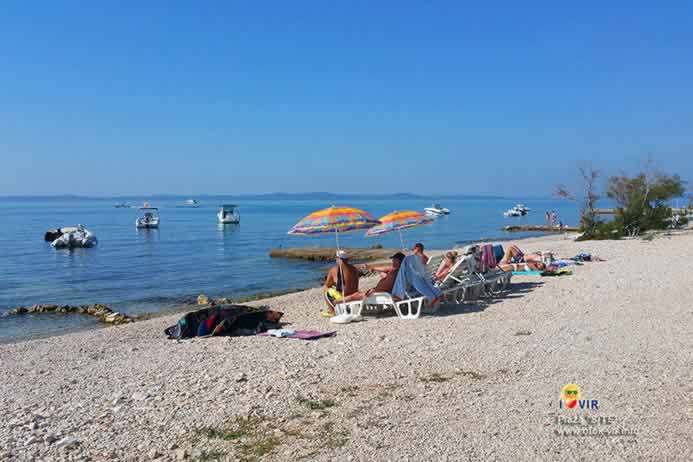 Kameno šlunčana plaža Site otok Vir