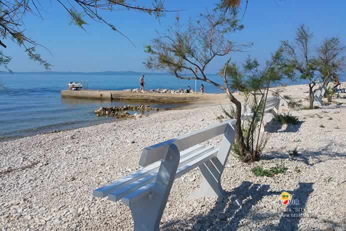 Kameno šlunčana plaža Site otok Vir