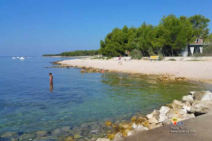 Kameno šlunčana plaža Site otok Vir