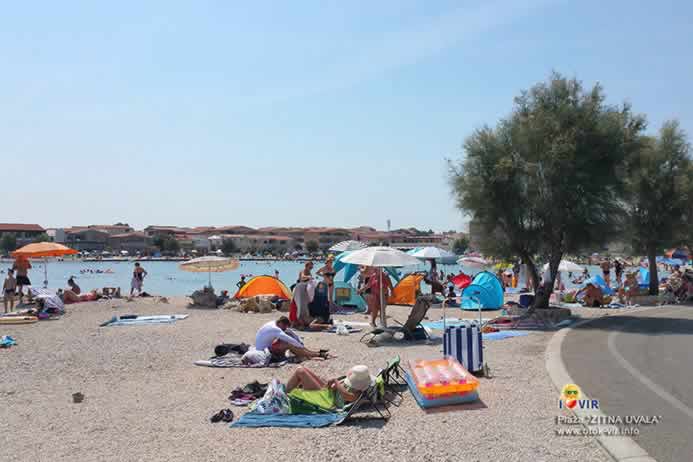 Turisti provode ljeto na hrvatskoj plaži na Viru