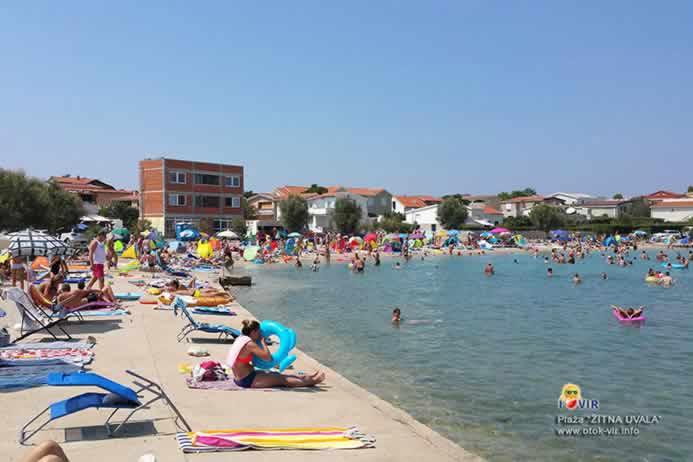 Betonirana obala na plaži Žitna