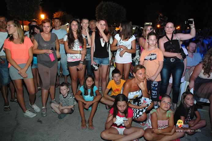 Dječji festival pjevača amatera Vir Fest 2013 djeca u publici